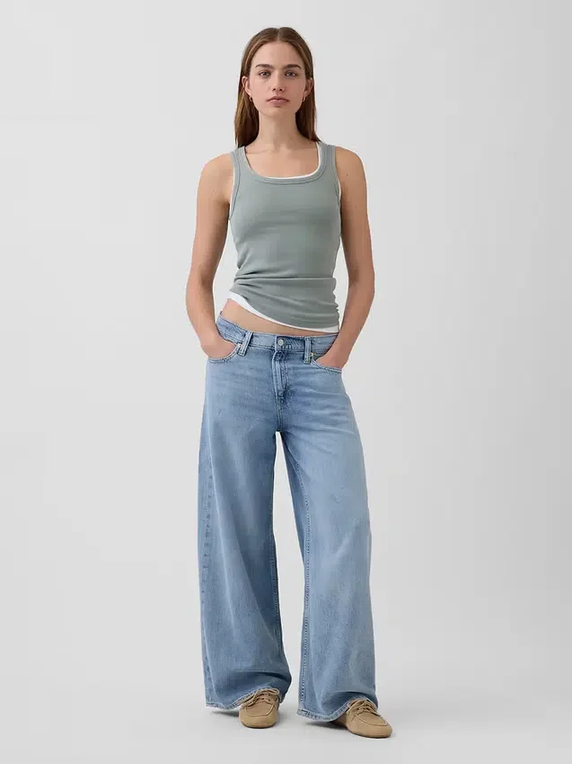Geripptes Tanktop mit U-Ausschnitt