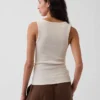 Geripptes Tanktop mit U-Ausschnitt