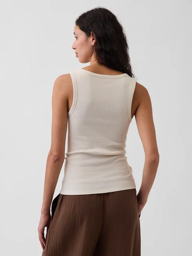 Geripptes Tanktop mit U-Ausschnitt