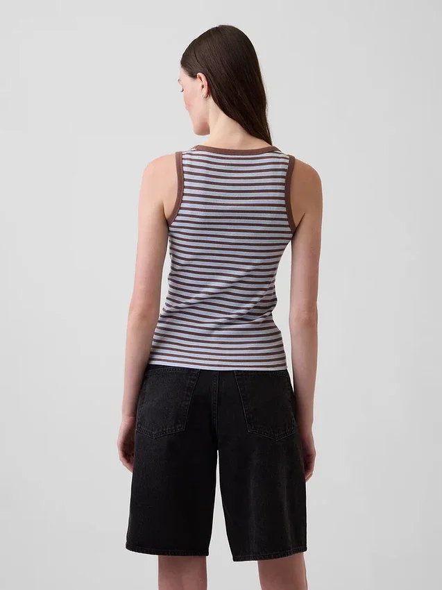 Geripptes Tanktop mit U-Ausschnitt