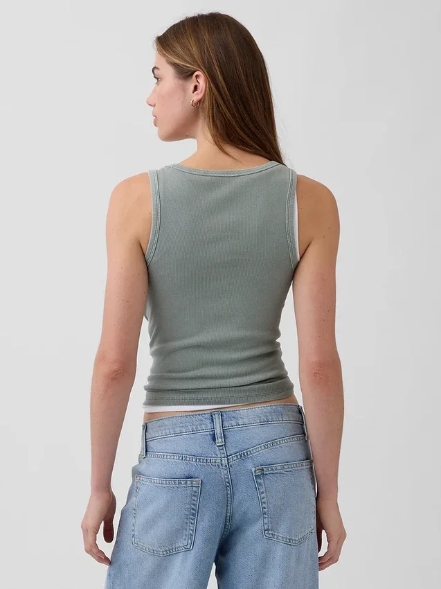 Geripptes Tanktop mit U-Ausschnitt
