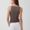 Geripptes Tanktop mit U-Ausschnitt