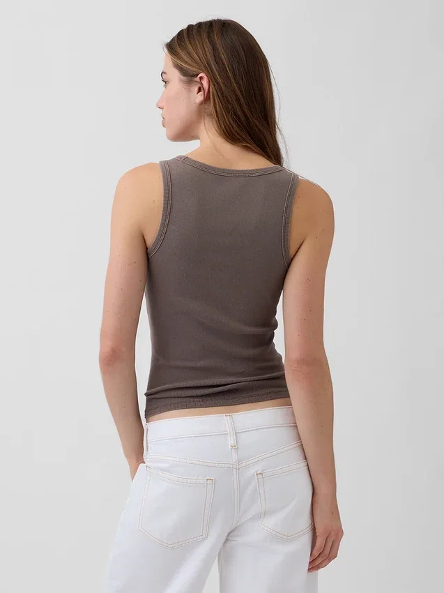 Geripptes Tanktop mit U-Ausschnitt