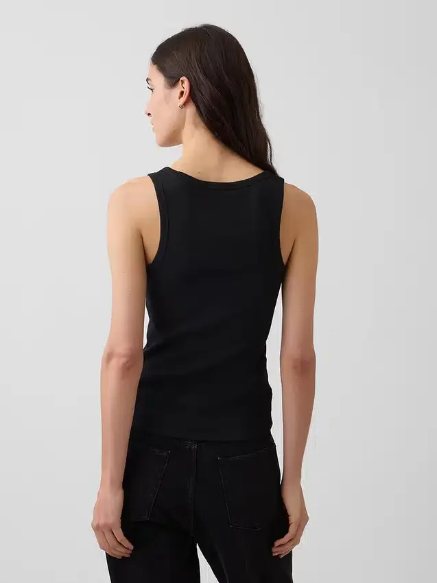 Geripptes Tanktop mit U-Ausschnitt