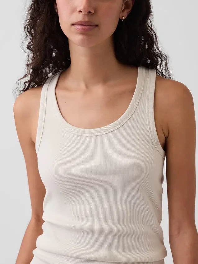 Geripptes Tanktop mit U-Ausschnitt