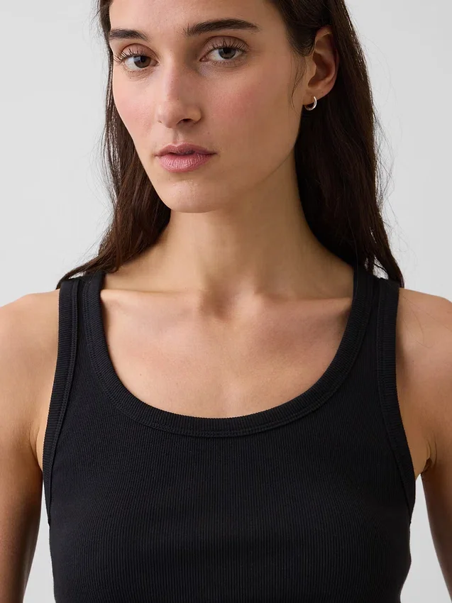 Geripptes Tanktop mit U-Ausschnitt