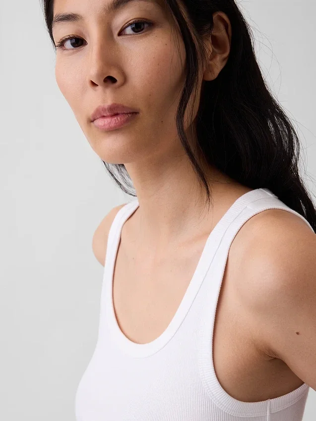 Geripptes Tanktop mit U-Ausschnitt
