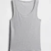 Geripptes Tanktop mit U-Ausschnitt