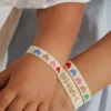 Hart „Mini and Me“ Regenbogen-Herzen-Armband-Set