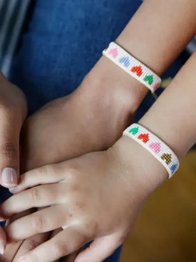 Hart „Mini and Me“ Regenbogen-Herzen-Armband-Set