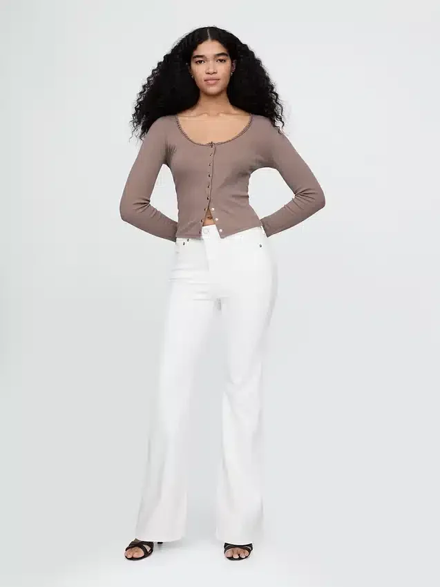 High-Rise-Flare-Jeans im 70er-Jahre-Stil