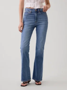 High-Rise-Flare-Jeans im 70er-Jahre-Stil