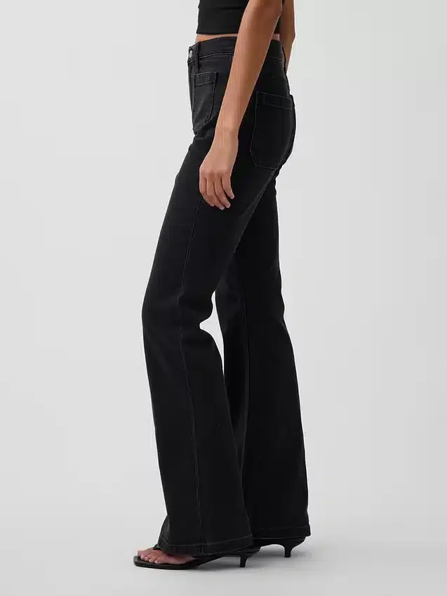 High-Rise-Flare-Jeans im 70er-Jahre-Stil