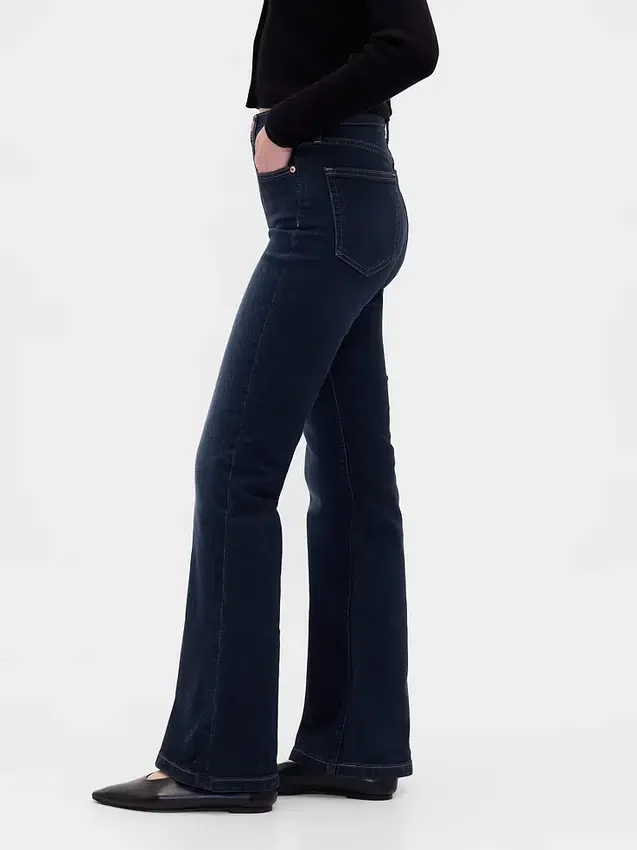 High-Rise-Flare-Jeans im 70er-Jahre-Stil