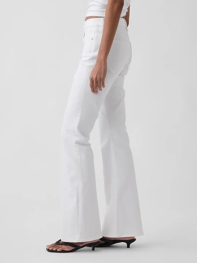 High-Rise-Flare-Jeans im 70er-Jahre-Stil