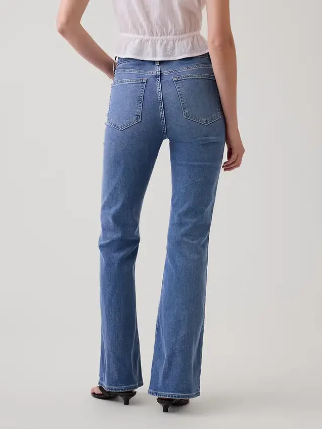 High-Rise-Flare-Jeans im 70er-Jahre-Stil