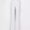 High-Rise-Flare-Jeans im 70er-Jahre-Stil
