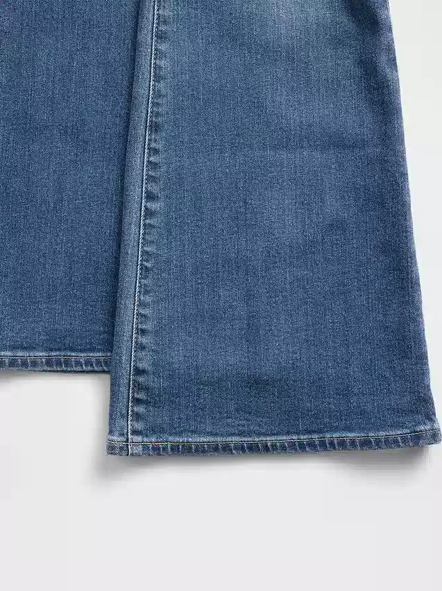 High-Rise-Flare-Jeans im 70er-Jahre-Stil