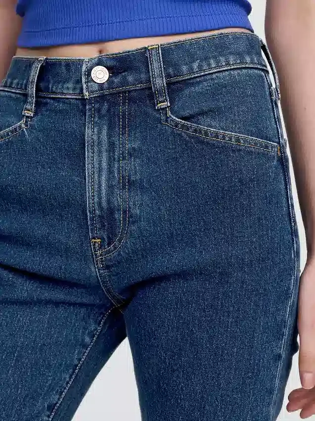 High-Rise-Jeans im 90er-Jahre-Stil mit schmalem, geradem Schnitt