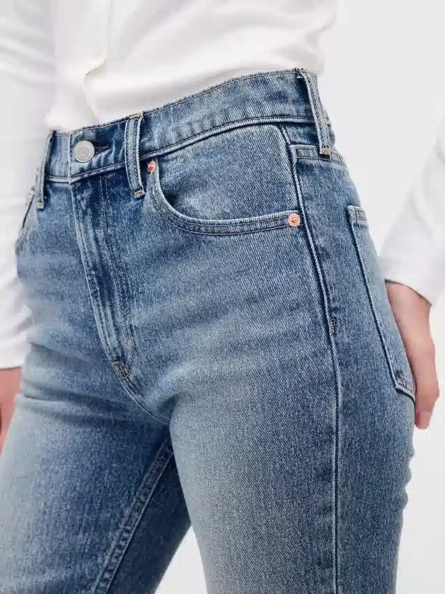 High-Rise-Jeans im 90er-Jahre-Stil mit schmalem, geradem Schnitt