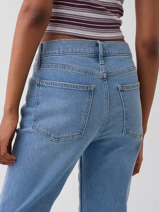 High-Rise-Jeans im 90er-Jahre-Stil, schmal geschnitten, gerade Beinschnitt, verkürzt