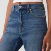 High-Rise-Jeans im 90er-Jahre-Stil, schmal geschnitten, gerade Beinschnitt, verkürzt