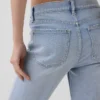 High-Rise-Jeans im 90er-Jahre-Stil, schmal geschnitten, gerade Beinschnitt, verkürzt
