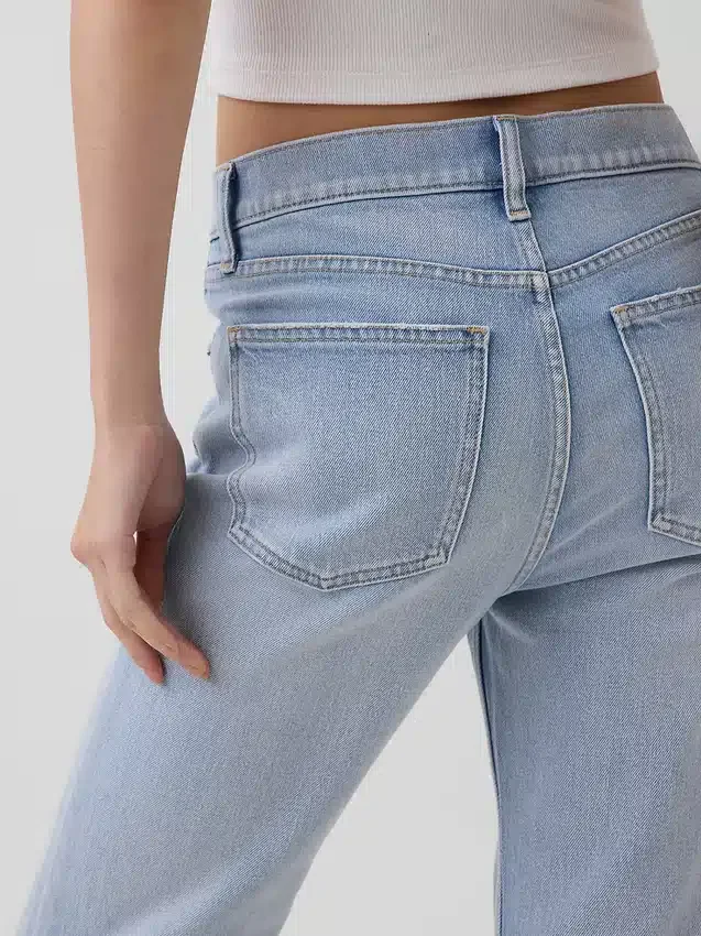 High-Rise-Jeans im 90er-Jahre-Stil, schmal geschnitten, gerade Beinschnitt, verkürzt