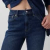 High-Rise-Jeans im 90er-Jahre-Stil, schmal geschnitten, gerade Beinschnitt, verkürzt