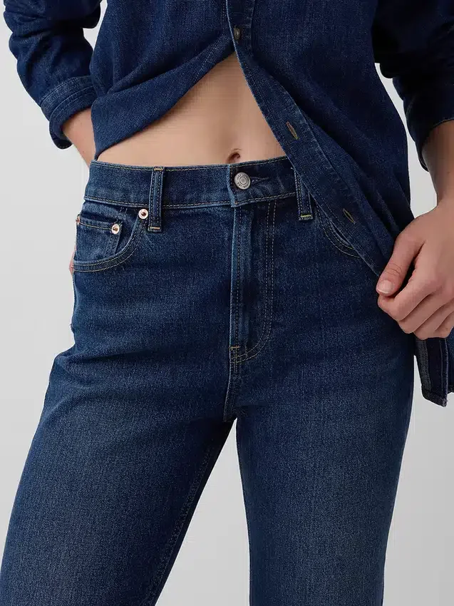 High-Rise-Jeans im 90er-Jahre-Stil, schmal geschnitten, gerade Beinschnitt, verkürzt