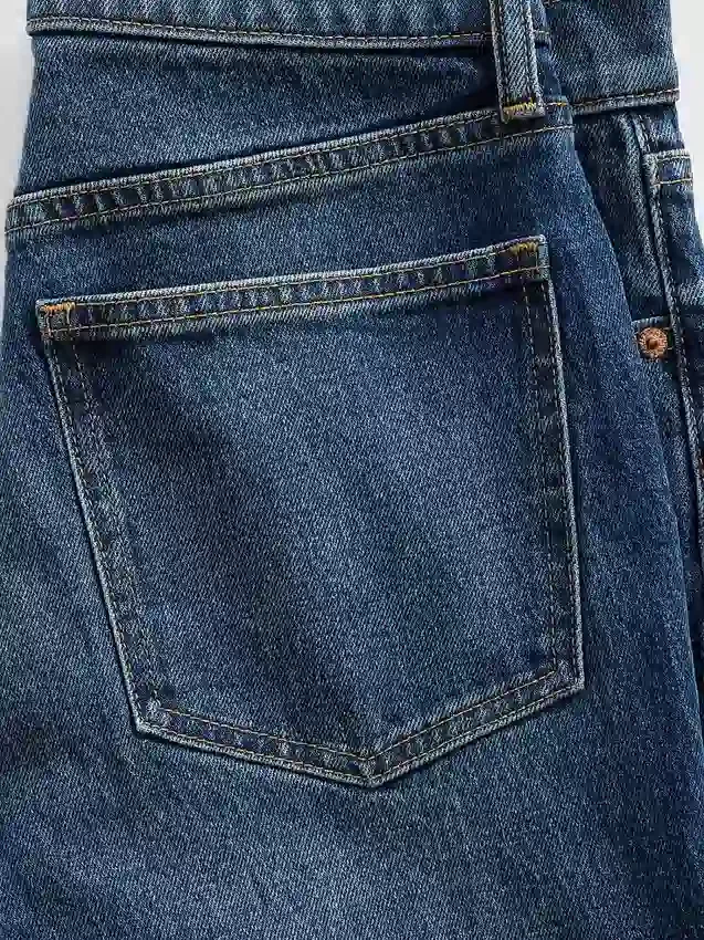 High-Rise-Jeans im 90er-Jahre-Stil, schmal geschnitten, gerade Beinschnitt, verkürzt