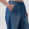 High-Rise-Jeans im Easy-Barrel-Schnitt