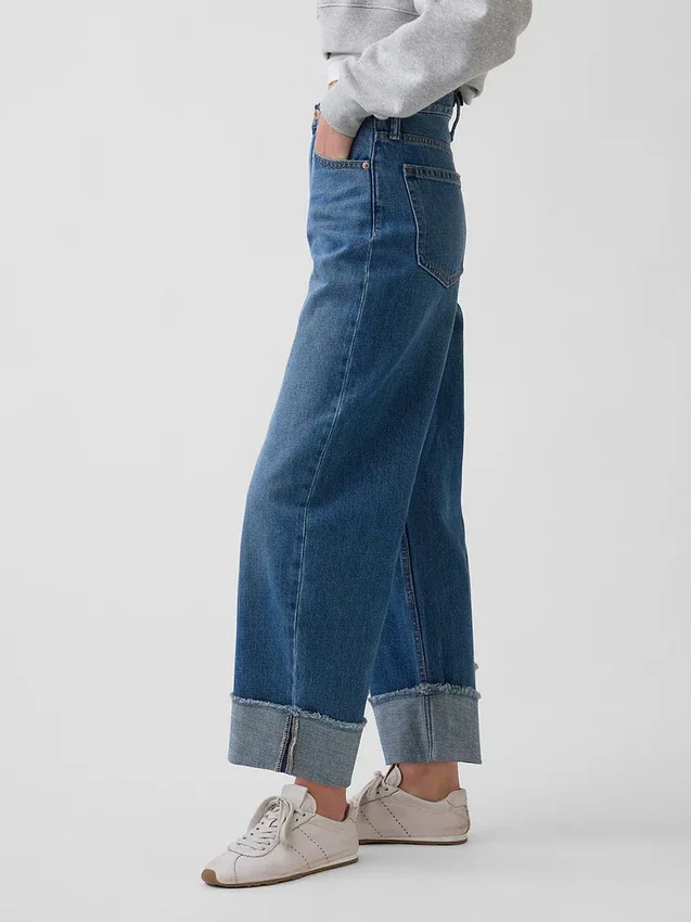 High-Rise-Jeans mit Umschlag