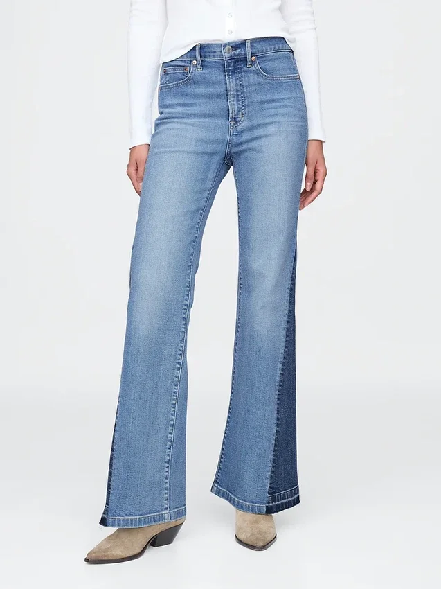 Hoch geschnittene 70er-Jahre-Flare-Jeans mit Aufnähern