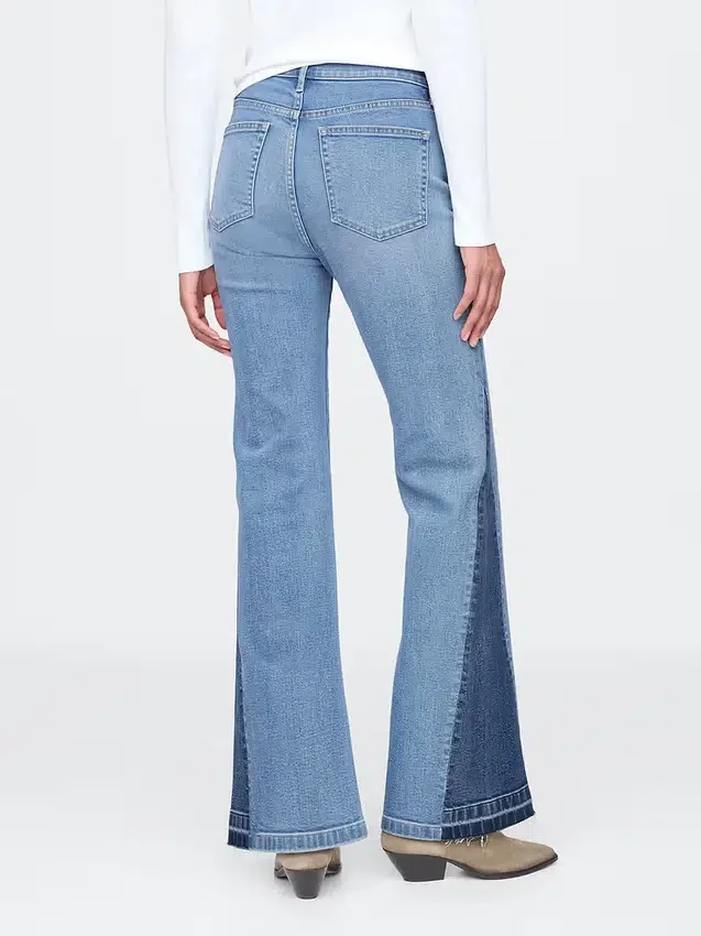 Hoch geschnittene 70er-Jahre-Flare-Jeans mit Aufnähern