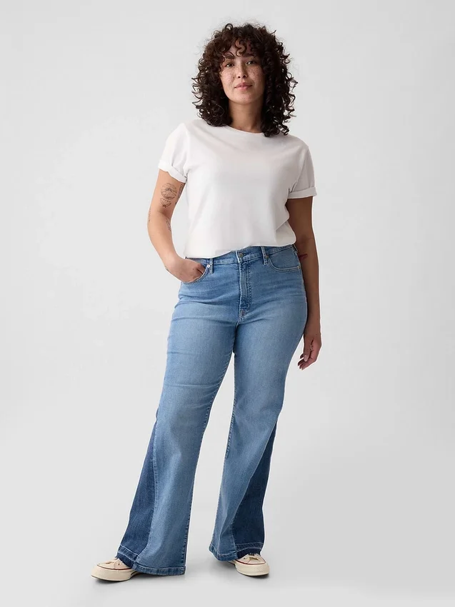 Hoch geschnittene 70er-Jahre-Flare-Jeans mit Aufnähern