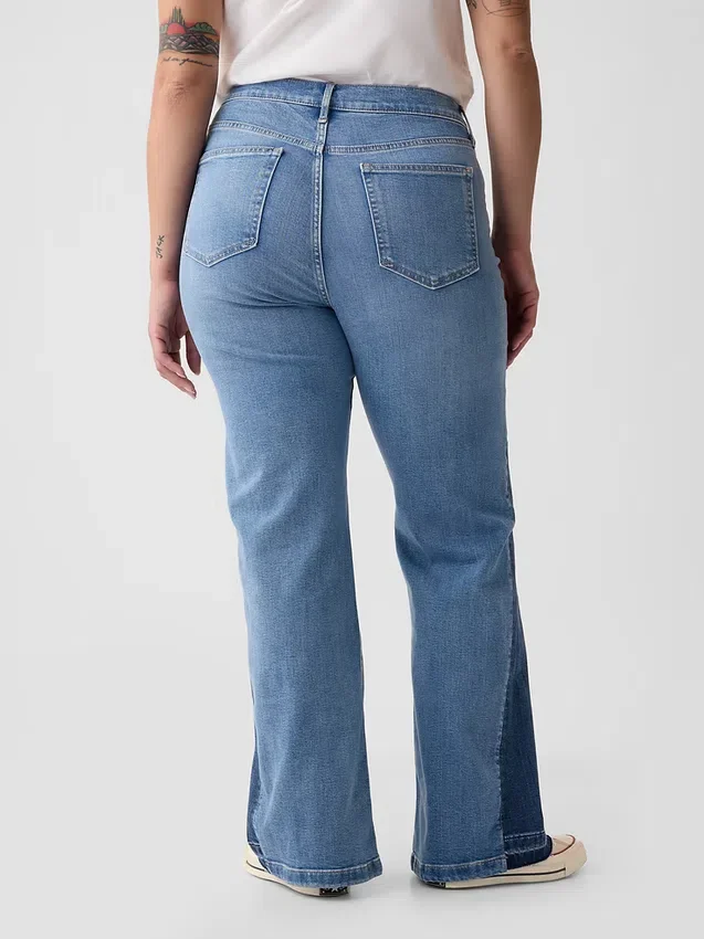 Hoch geschnittene 70er-Jahre-Flare-Jeans mit Aufnähern