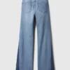 Hoch geschnittene 70er-Jahre-Flare-Jeans mit Aufnähern