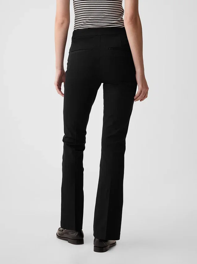 Hoch taillierte Bistretch-Hose mit ausgestelltem Bein