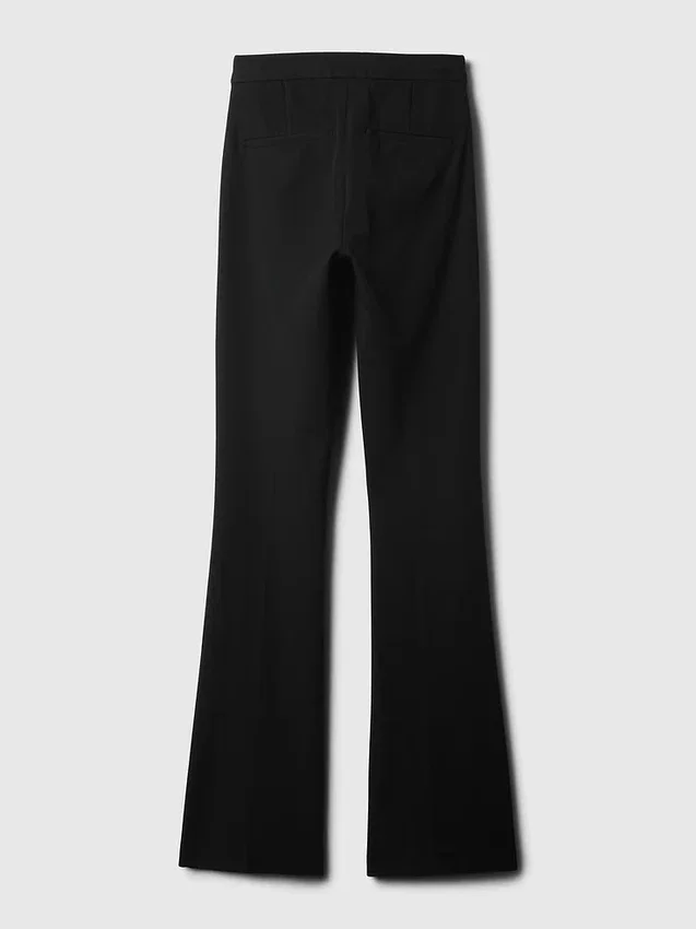 Hoch taillierte Bistretch-Hose mit ausgestelltem Bein