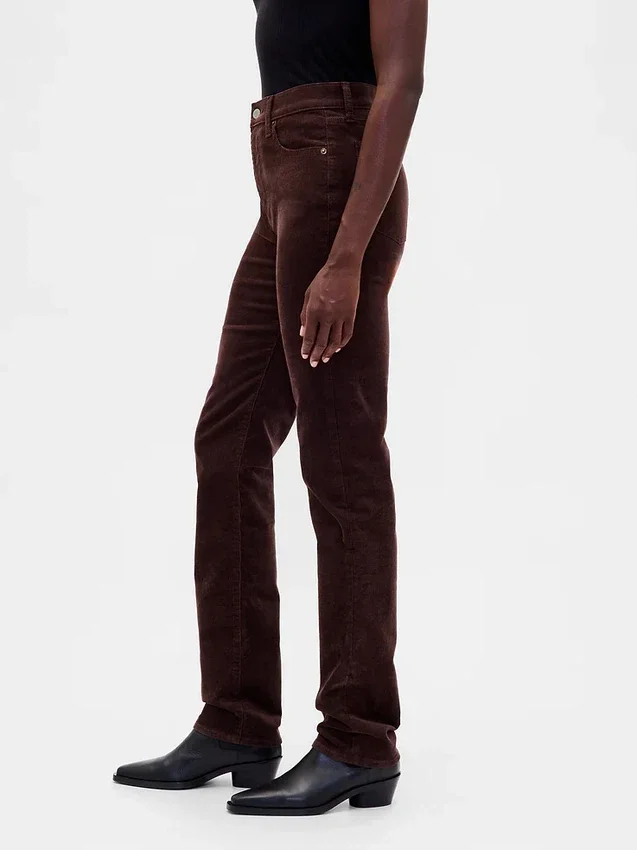 Hoch taillierte Cord-Jeans im 90er-Jahre-Stil, schmal und gerade geschnitten