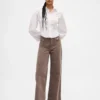 Hoch taillierte Cordhose mit weitem Bein