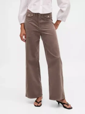 Hoch taillierte Cordhose mit weitem Bein