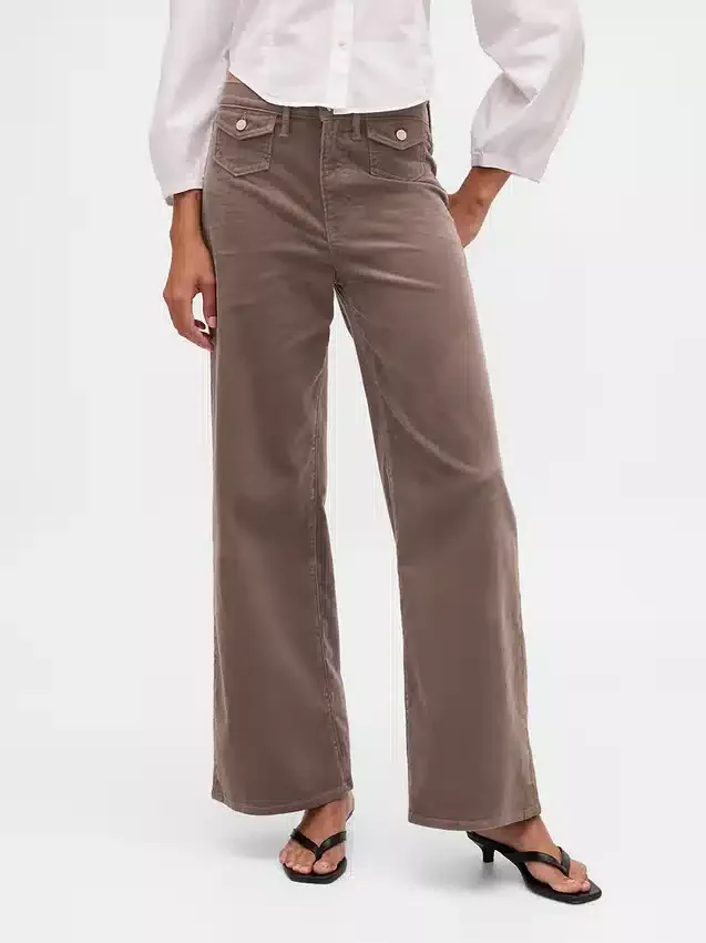 Hoch taillierte Cordhose mit weitem Bein