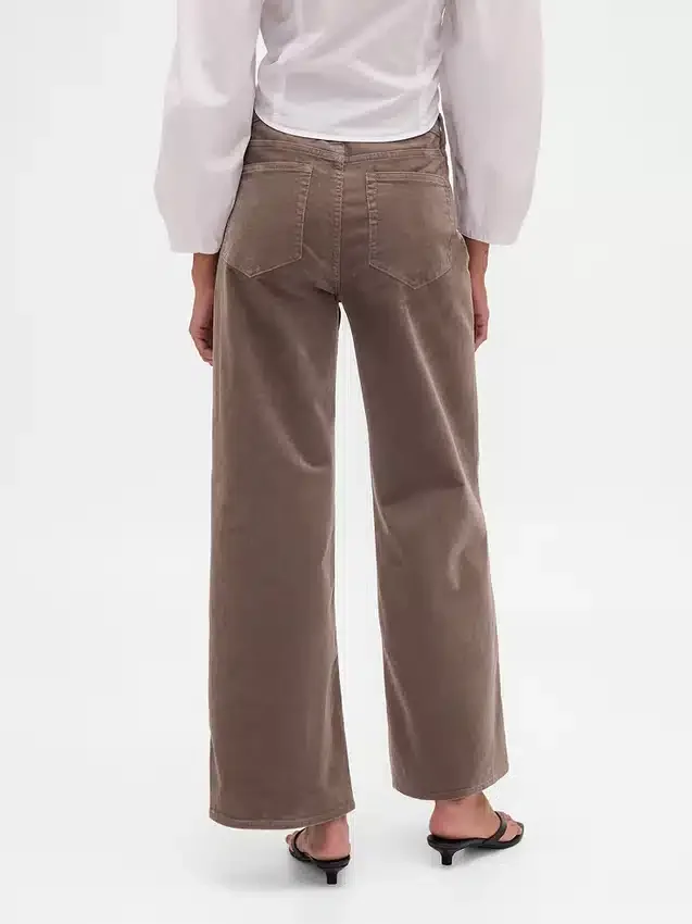 Hoch taillierte Cordhose mit weitem Bein