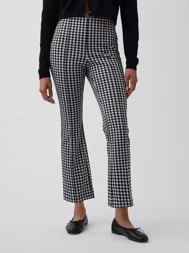Hoch taillierte, kurz geschnittene Hose aus Doppelstrick