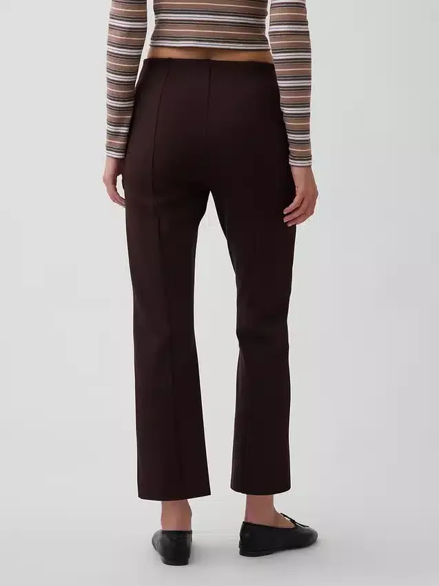 Hoch taillierte, kurz geschnittene Hose aus Doppelstrick