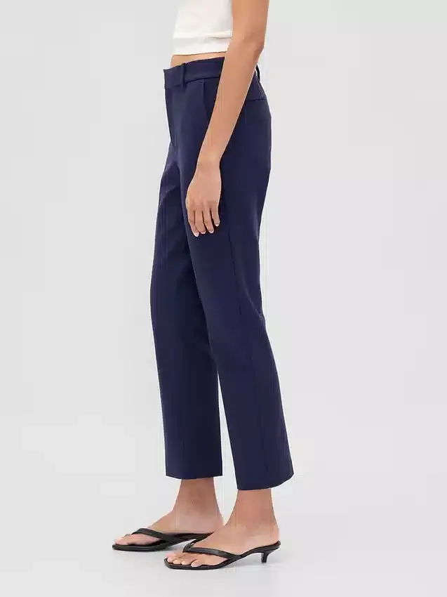 Hoch taillierte, schmal geschnittene Crop-Hose aus Doppelstrick