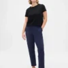 Hoch taillierte, schmal geschnittene Crop-Hose aus Doppelstrick