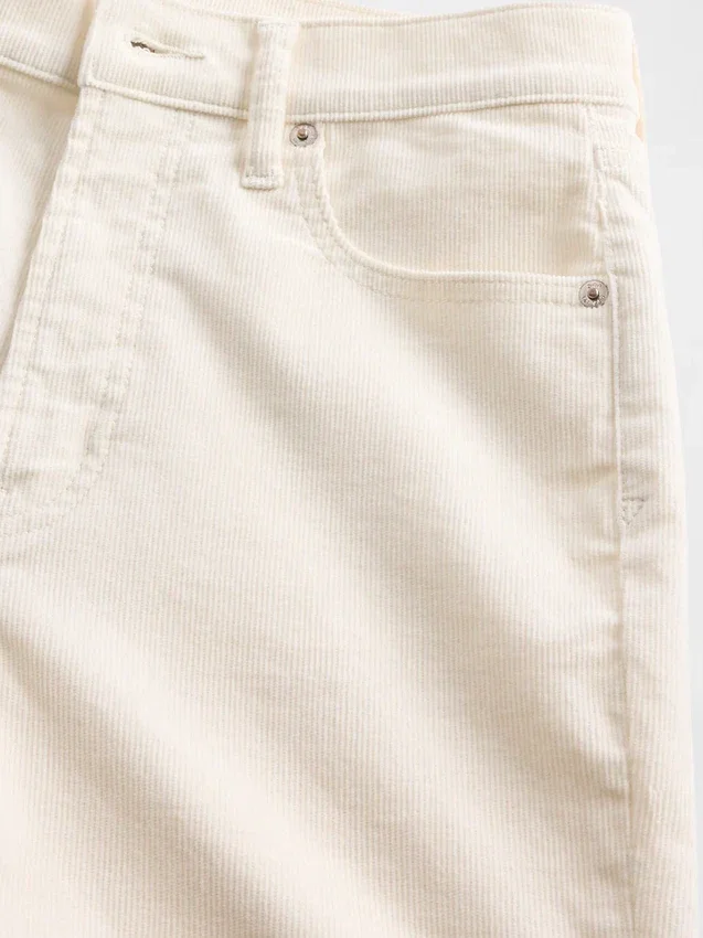 Hoch taillierte Slim-Straight-Hose aus Cord im 90er-Jahre-Stil